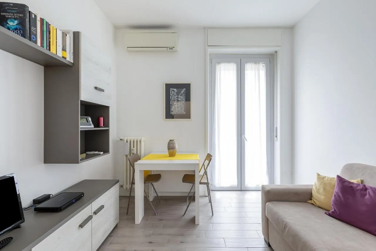 Appartement Piazza De Angeli M1 Comfortable Flat With Balcony Milaan Italië
