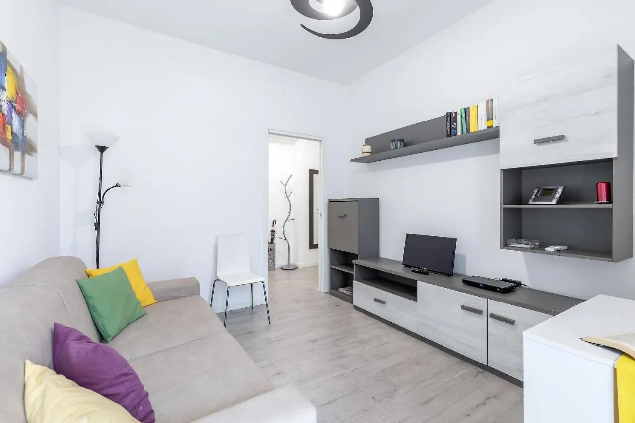 Piazza De Angeli M1 Comfortable Flat With Balcony Milaan Appartement