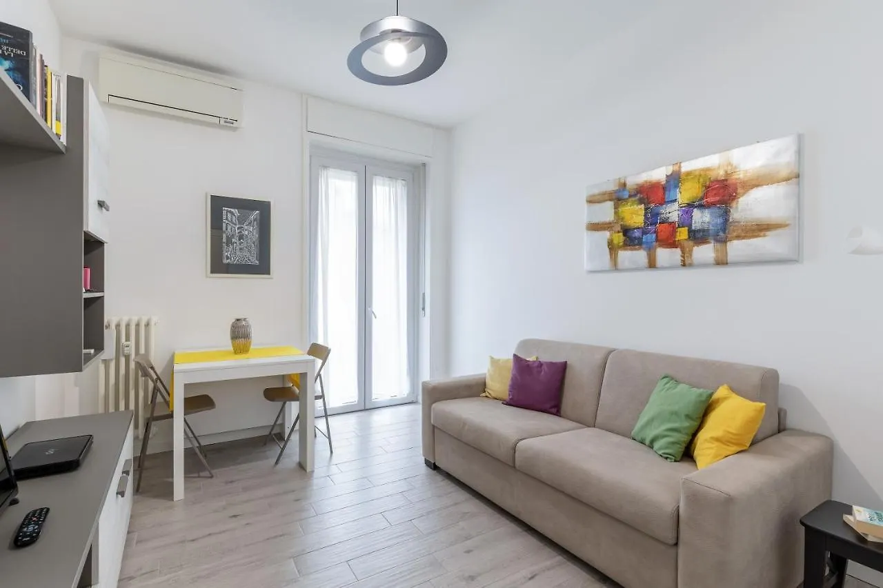 Piazza De Angeli M1 Comfortable Flat With Balcony Milaan