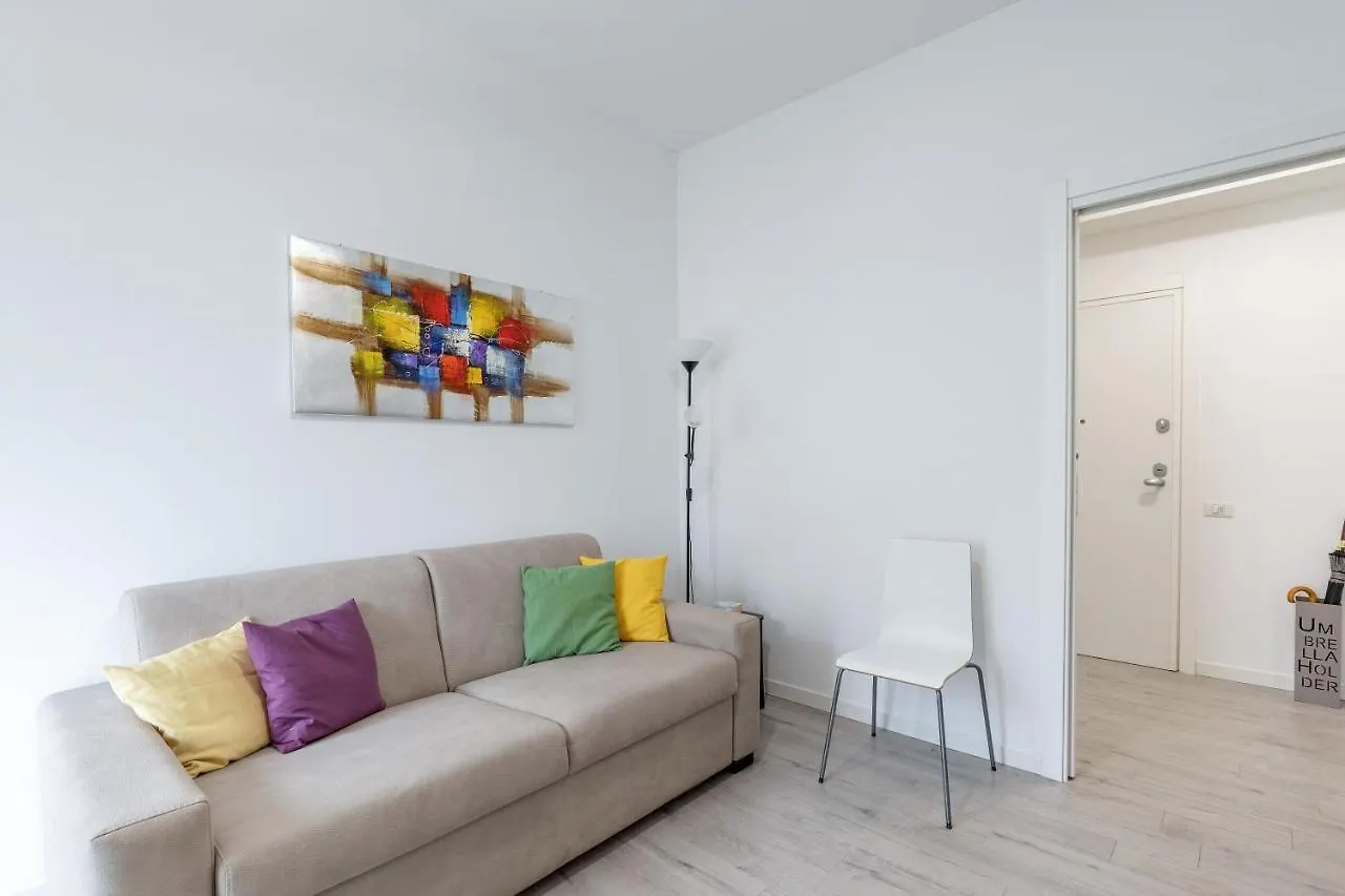 Piazza De Angeli M1 Comfortable Flat With Balcony Milaan 0*,  Italië