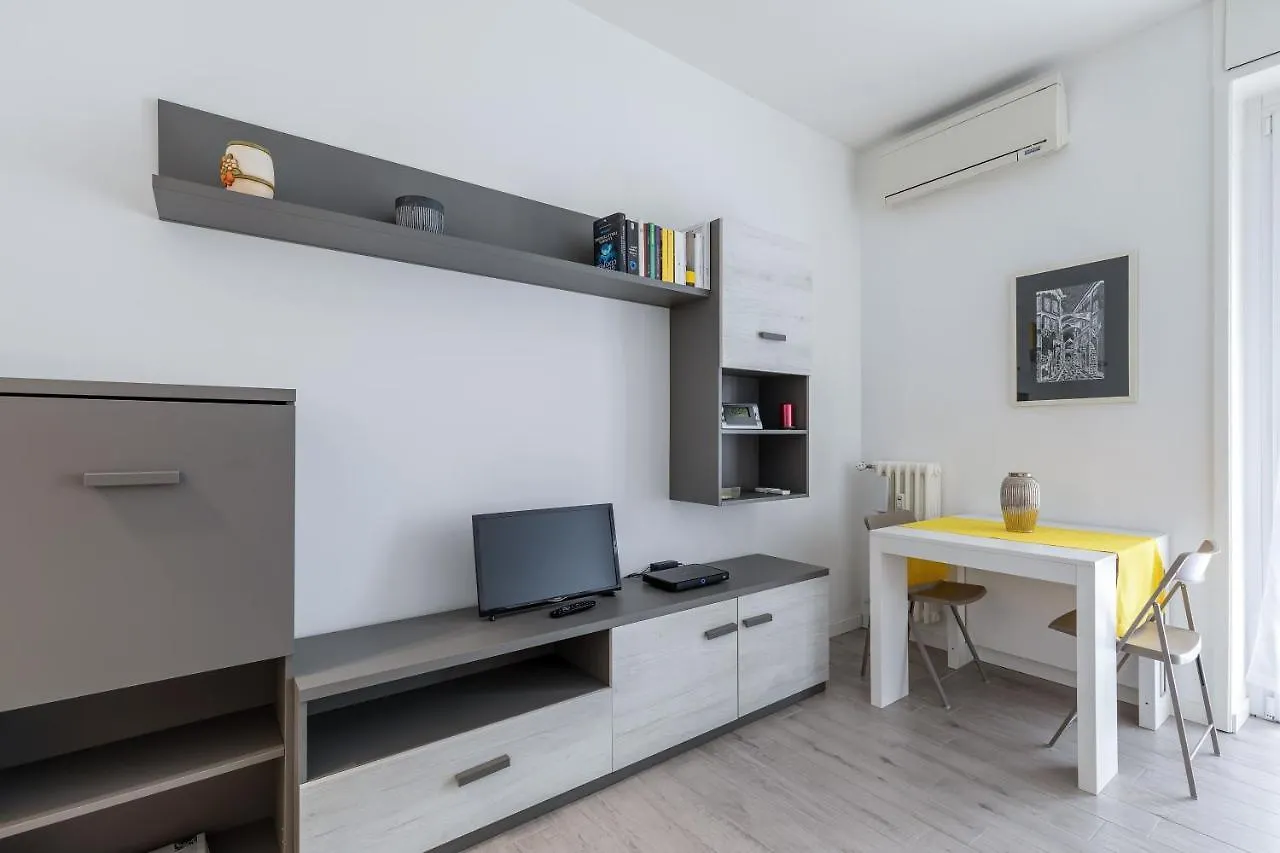 Piazza De Angeli M1 Comfortable Flat With Balcony Milaan 0*,