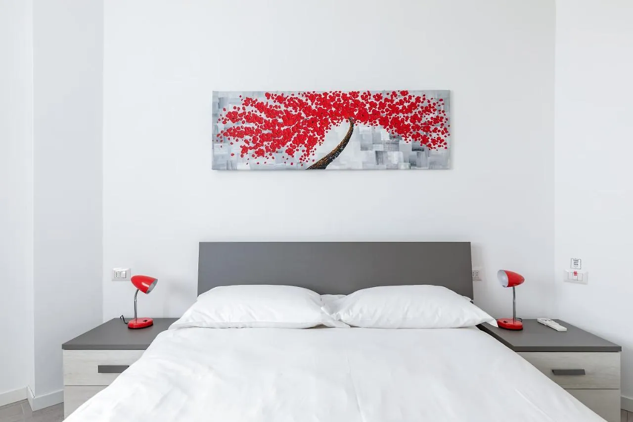 Appartement Piazza De Angeli M1 Comfortable Flat With Balcony Milaan