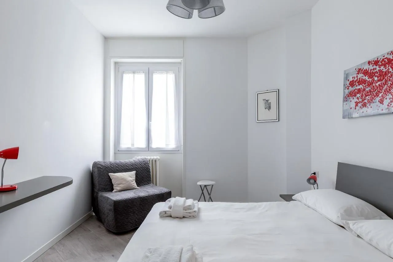 Piazza De Angeli M1 Comfortable Flat With Balcony Milaan Italië