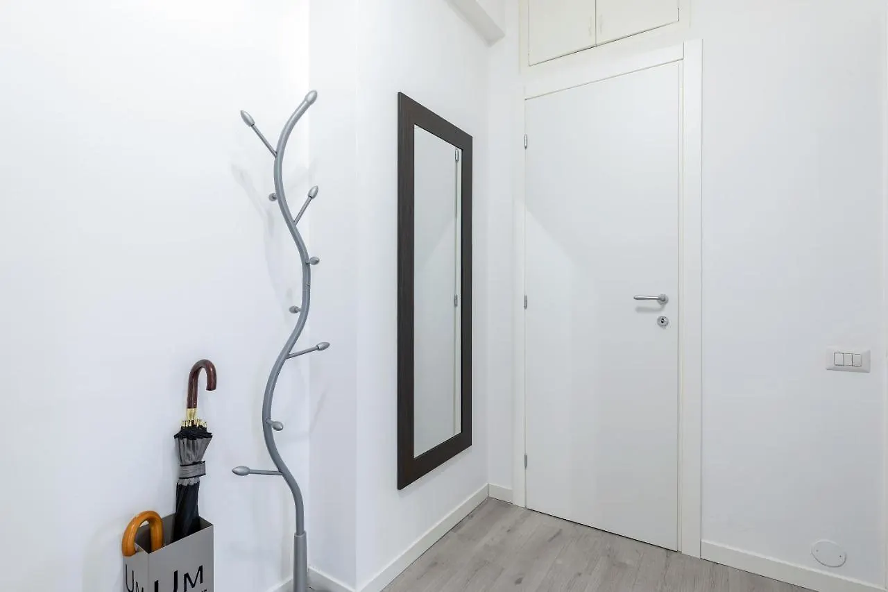 Piazza De Angeli M1 Comfortable Flat With Balcony Milaan 0*,